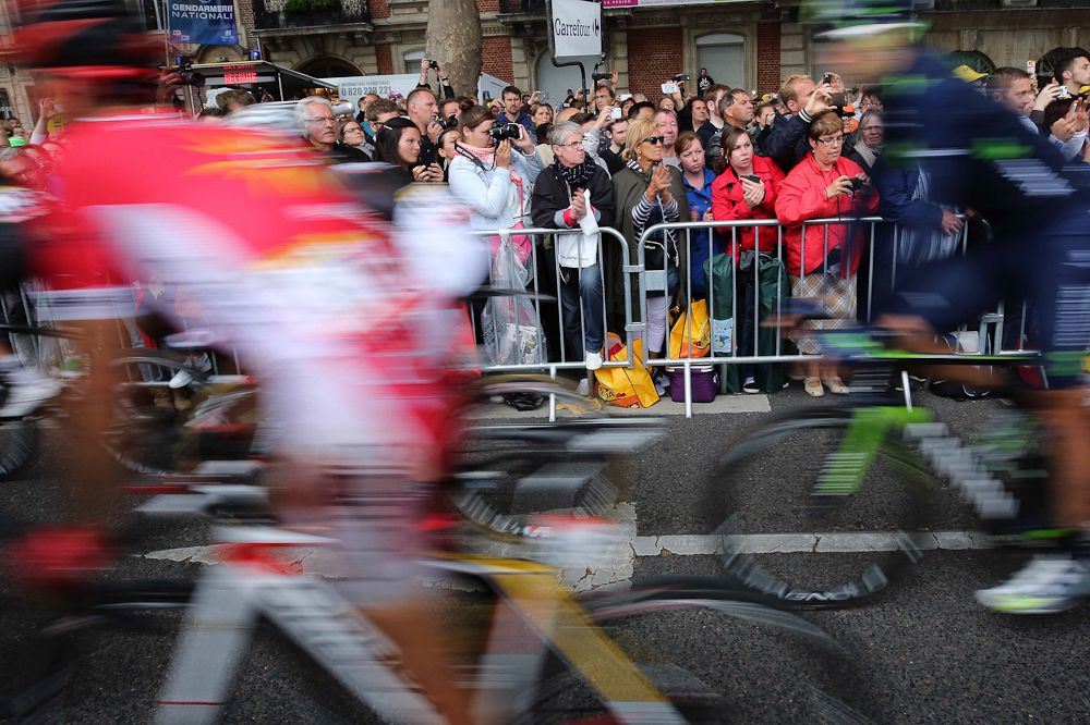 Spectators ctach the action near the finish of stage 5.