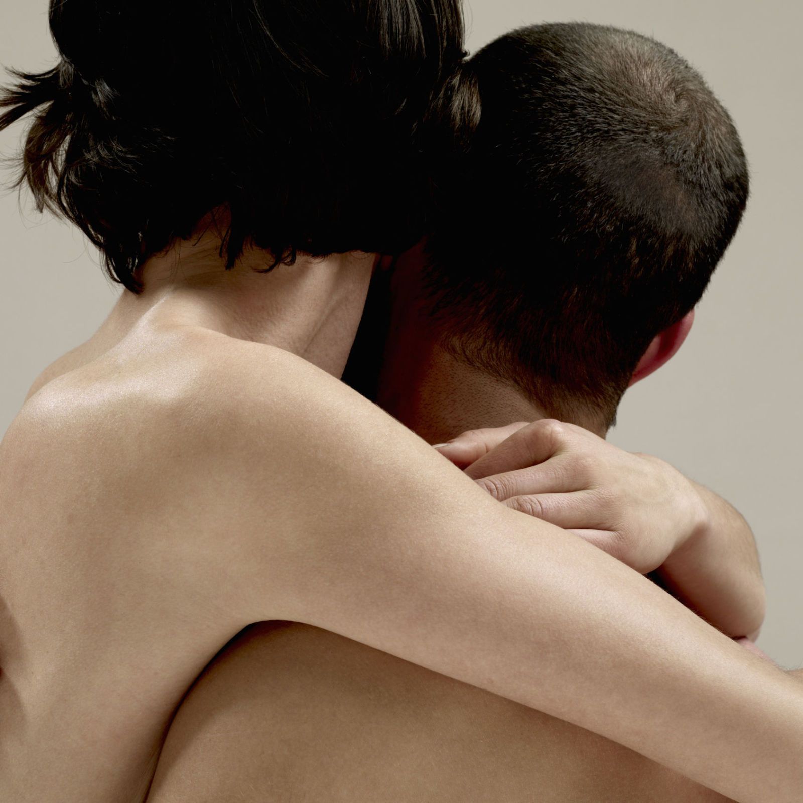 Hairstyle, Skin, Shoulder, Joint, Elbow, Back, Interaction, Neck, Black hair, Comfort,