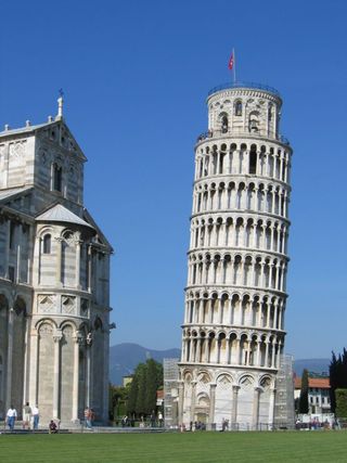 Famous buildings: The Leaning Tower of Pisa