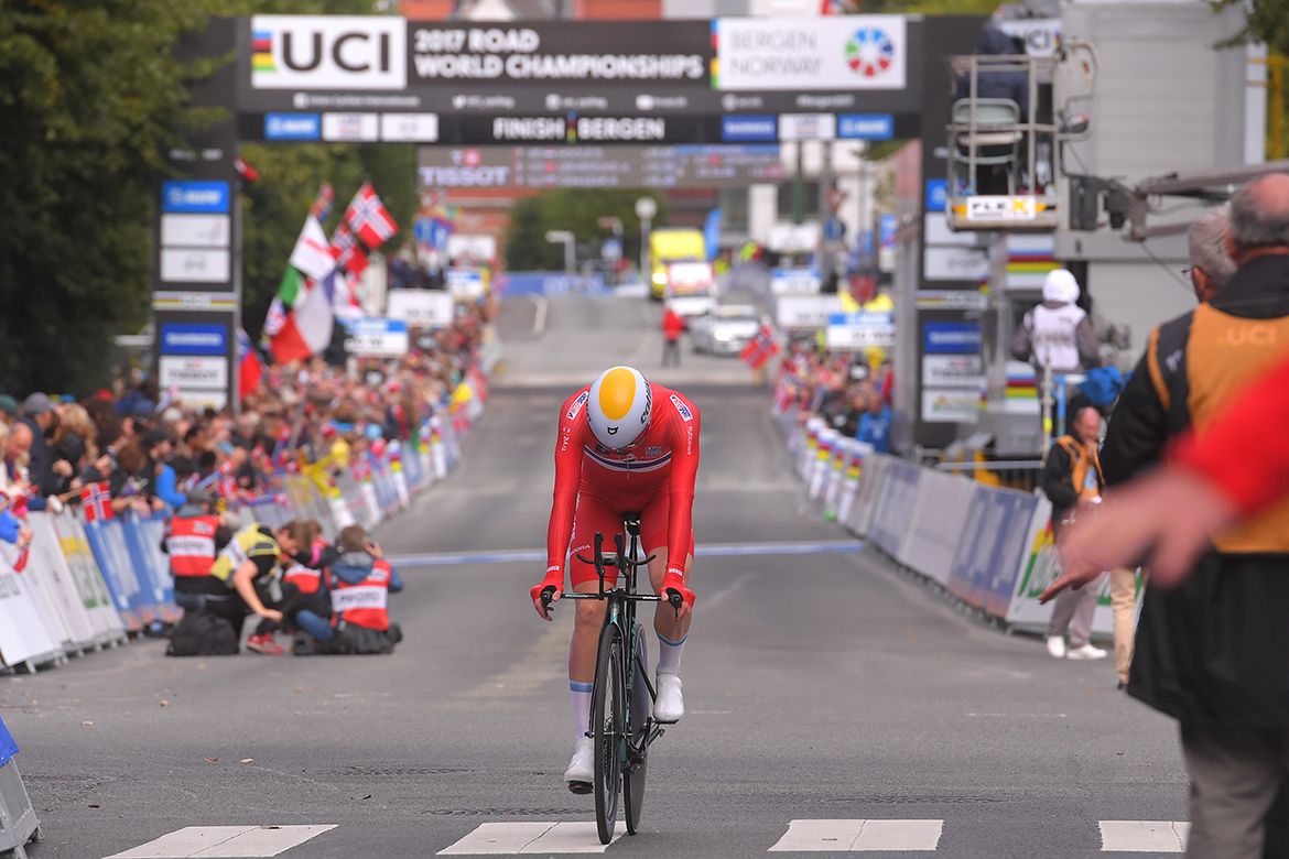 Andreas Leknessund crosses the line