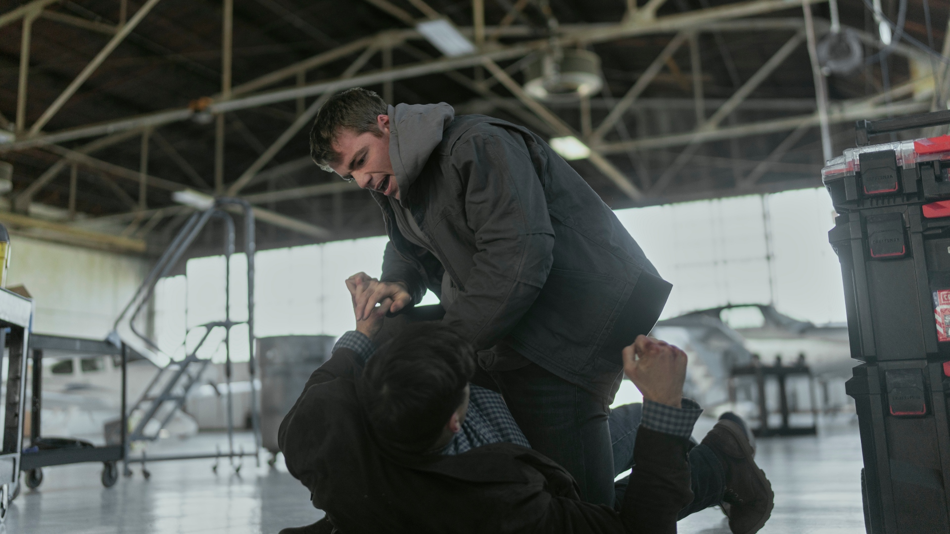 Peter tackles a man to the ground in The Night Agent season 2