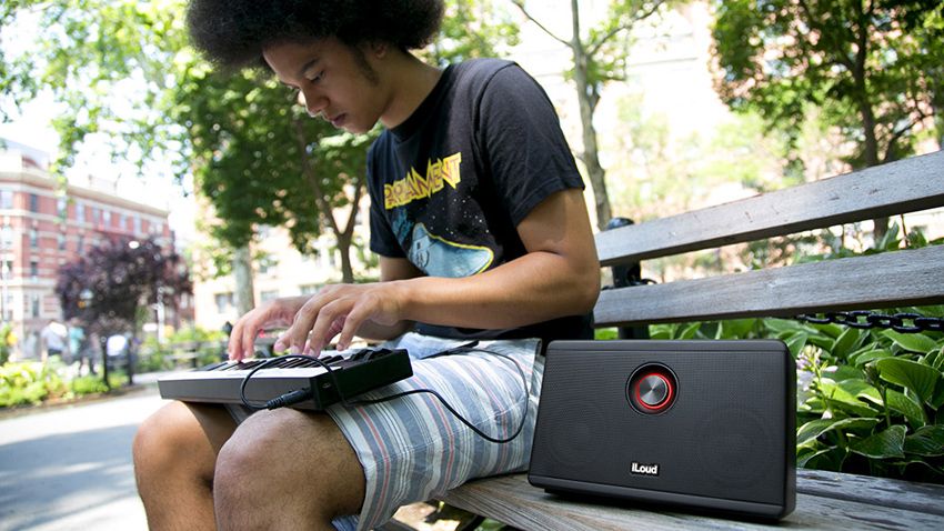 The built-in battery can run for up to 10 hours.