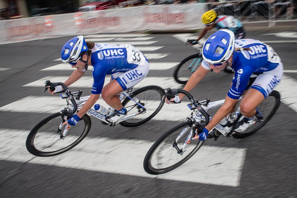 Lauren Tamayo (UnitedHealthcare) and teammate Cari Higgins move to the front.