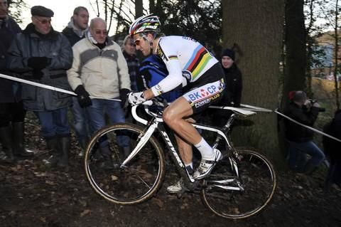 World champion Niels Albert (BKCP - Powerplus) powers up a climb.