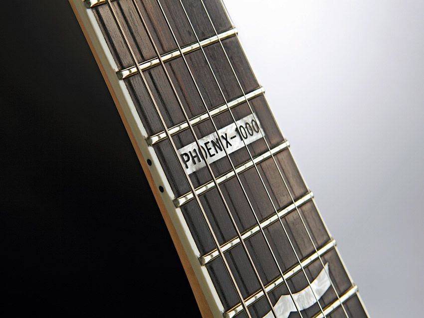 Bound ebony fingerboard, huge frets - this one's a player.