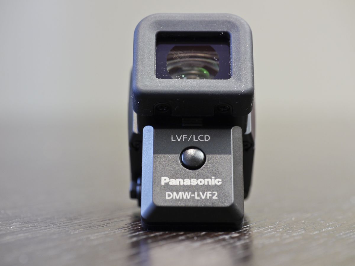 Build quality and handling Panasonic Lumix DMCGX1 review Page 2