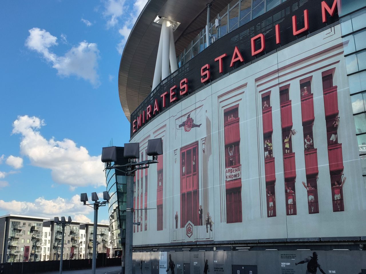 Arsenal Stadium OPPO Find N2 Flip camera