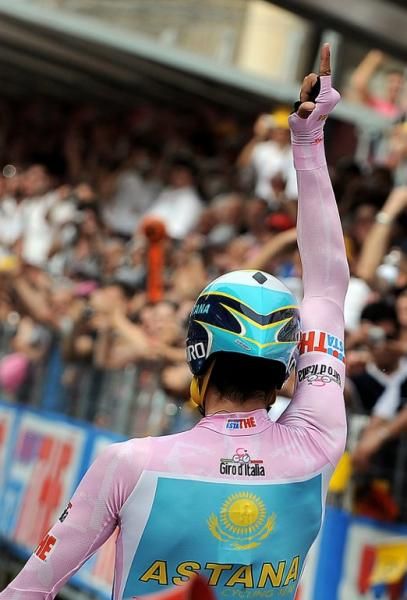 Alberto Contador has finished the final stage of the 2008 Giro d'Italia and celebrates his overall victory.