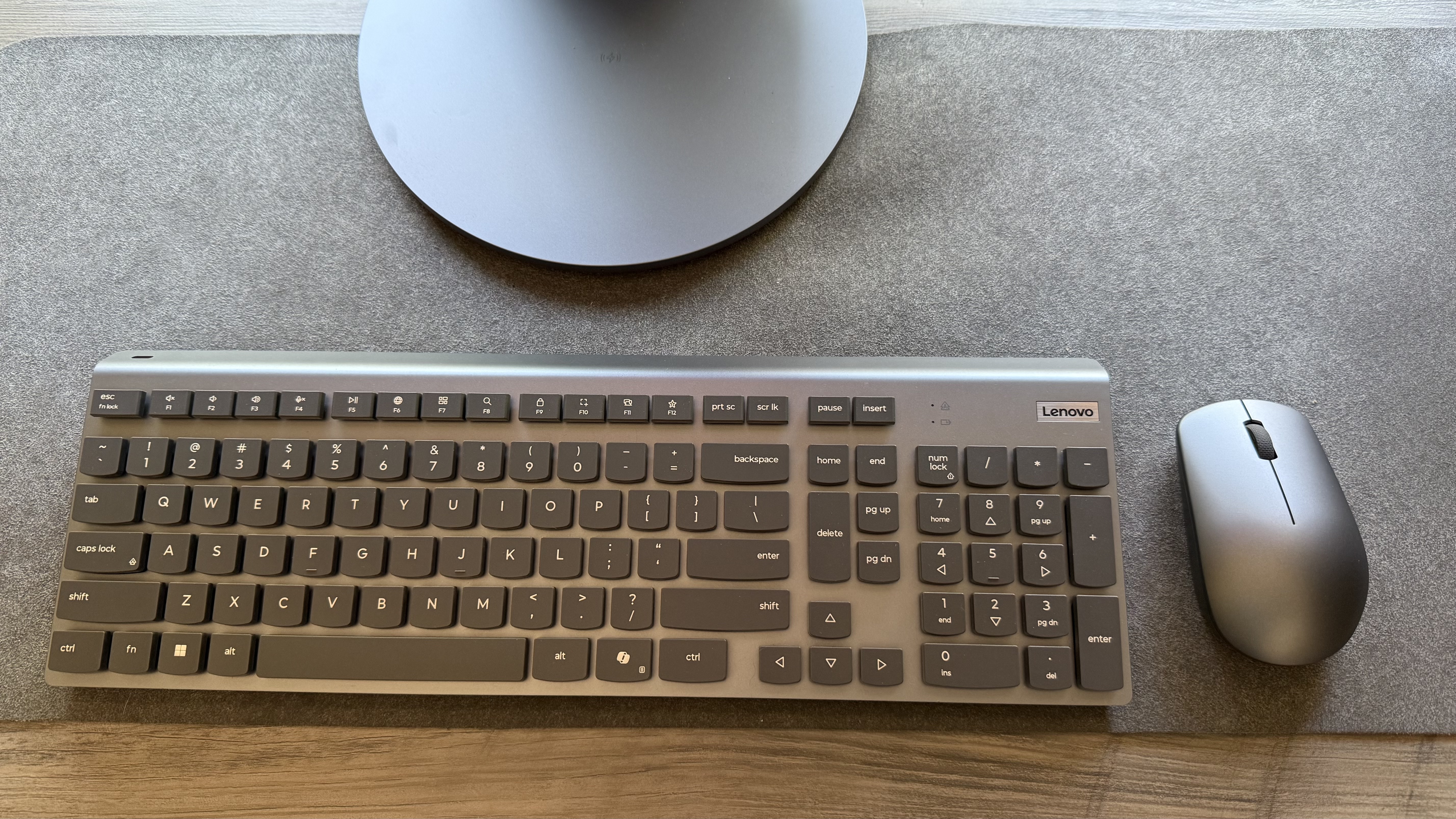 Lenovo Yoga AiO 27 keyboard and mouse