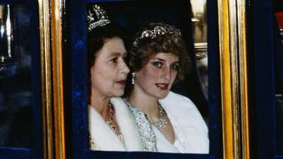 32 of the best Princess Diana Quotes - Diana in the royal carriage with Queen Elizabeth II