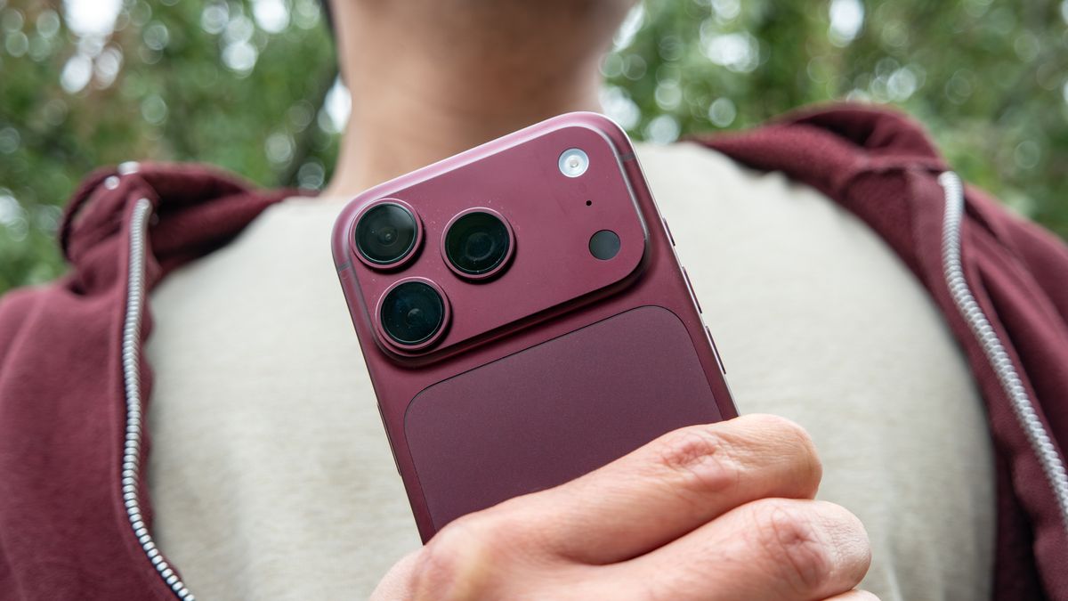 iPhone 18 Pro showing Pro Controls.