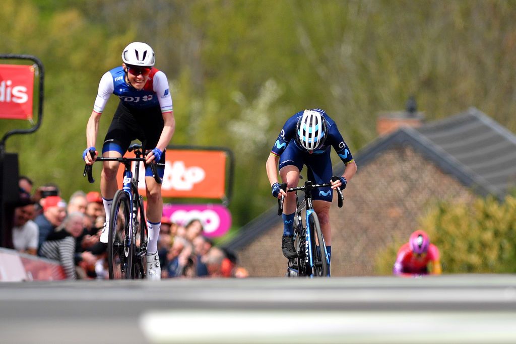 Marta Cavalli (FDJ Nouvelle - Aquitaine Futuroscope) charging toward the line of La Flèche Wallonne Femmes 2022 ahead of Annemiek van Vleuten (Movistar)