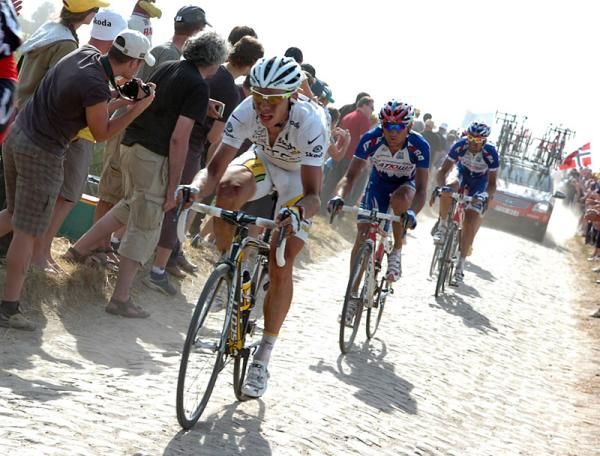 Tony Martin (HTC - Columbia) would hand over the best young rider's jersey to Geraint Thomas (Sky) after the stage.