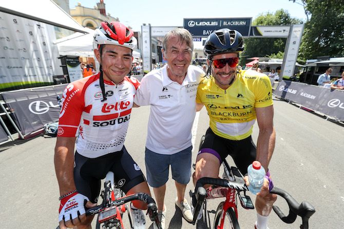 Caleb Ewan (Lotto Soudal) and overall 2019 Bay Crits winner Marco Haller (Katusha Sports) flank race organiser John Trevorrow