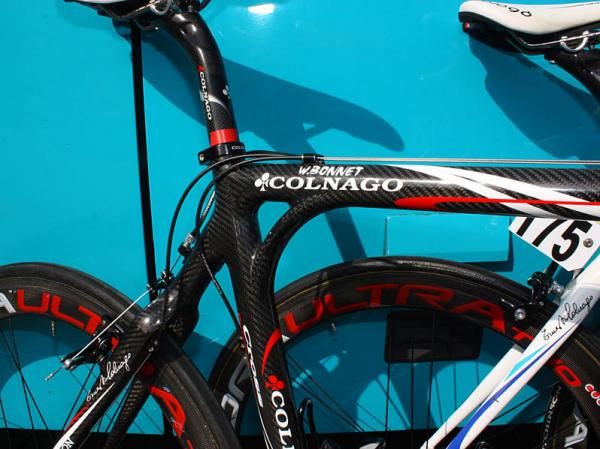 The additional strut in between the top tube and seat tube is normally intended to make for easier shouldering during 'cross.