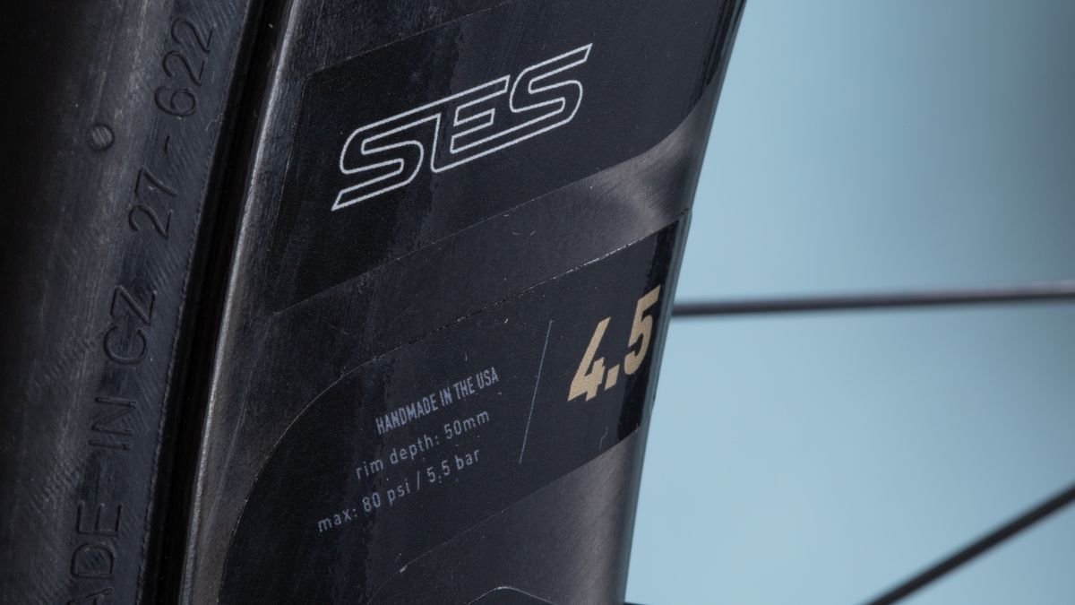 Enve SES 4.5 Wheelset detail of rim sticker