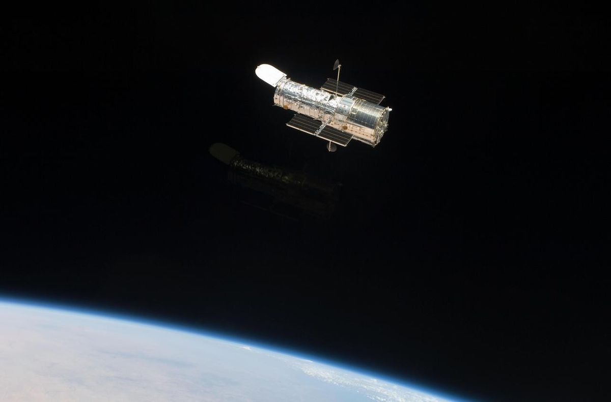 NASA considering software fixes for sidelined Hubble Space Telescope