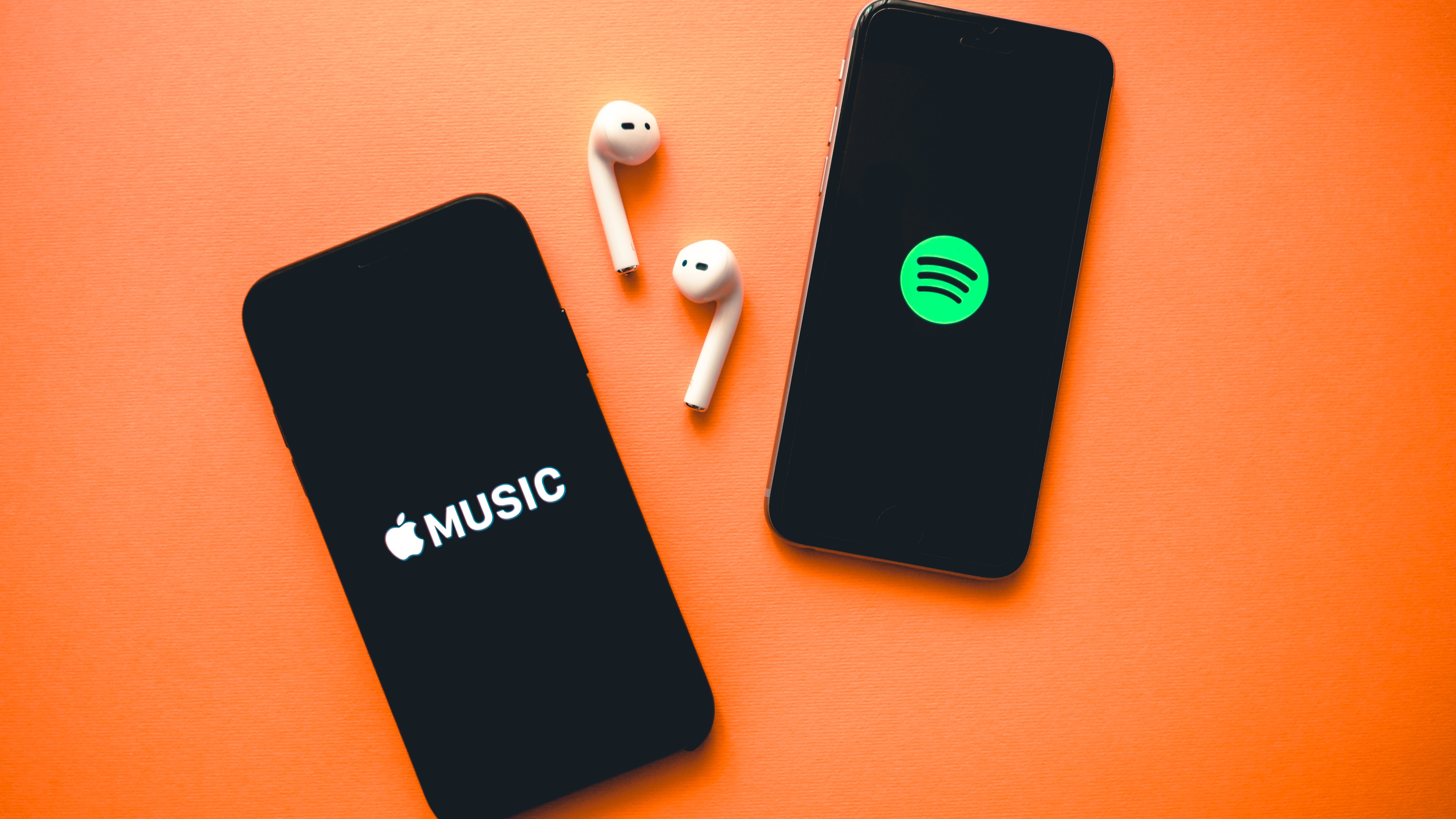 Quem dá mais? Apple Music paga o dobro do valor oferecido pelo Spotify no  streaming 