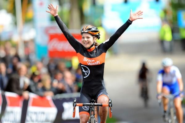 Sanne van Paassen (BrainWash) celebrates her victory in the GP Neerpelt.