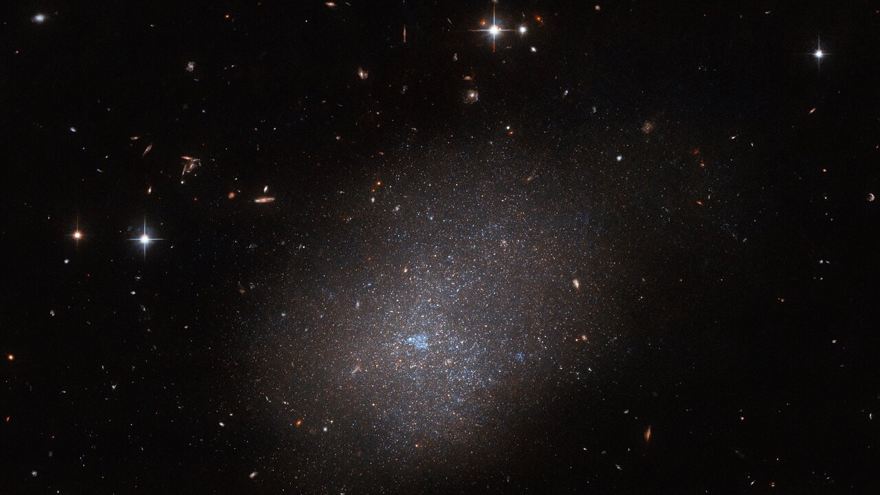 Hubble Space Telescope captures 'ghostly' glow of distant galaxy (photo) | Space