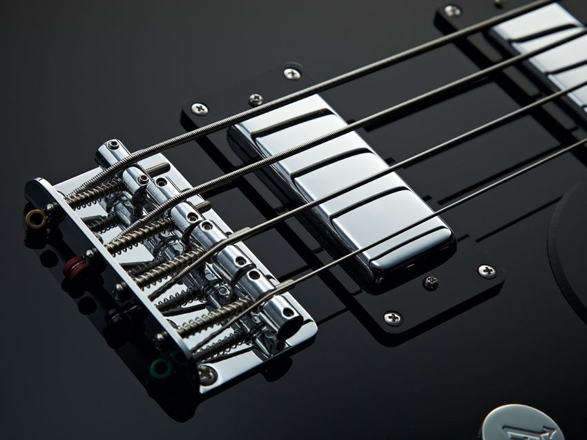 The mini humbuckers give some quality vintage tones.