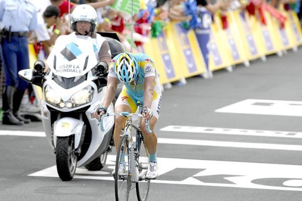 A spent Alexandre Vinokourov (Astana) finished third in Mende after his bid for a stage victory was dashed on the day's final climb.