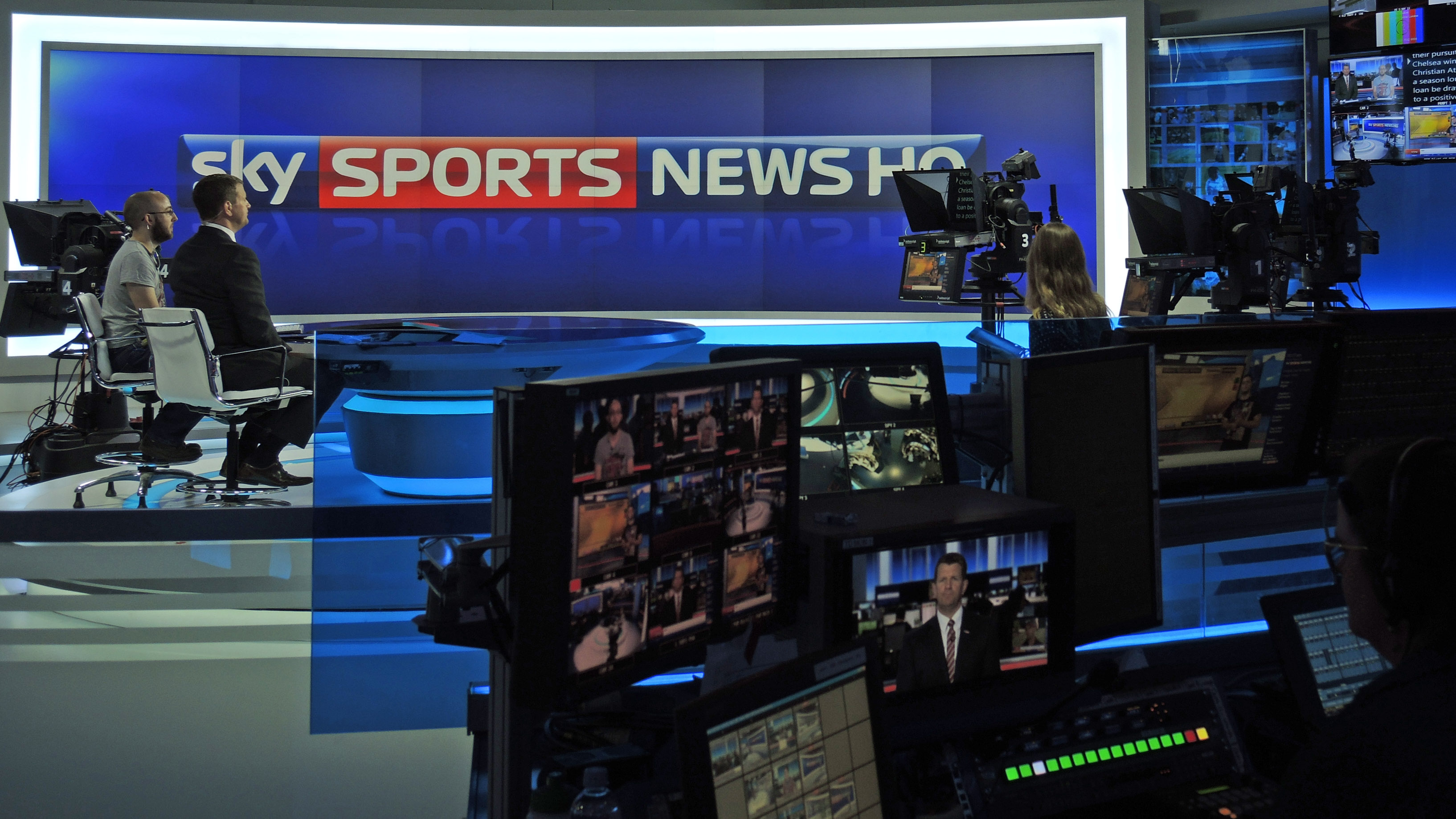 Sky sports live streaming. Студия Скай Спортс. Sky Sports newspaper. Телевизион спорт. Sky Sport News Studio.
