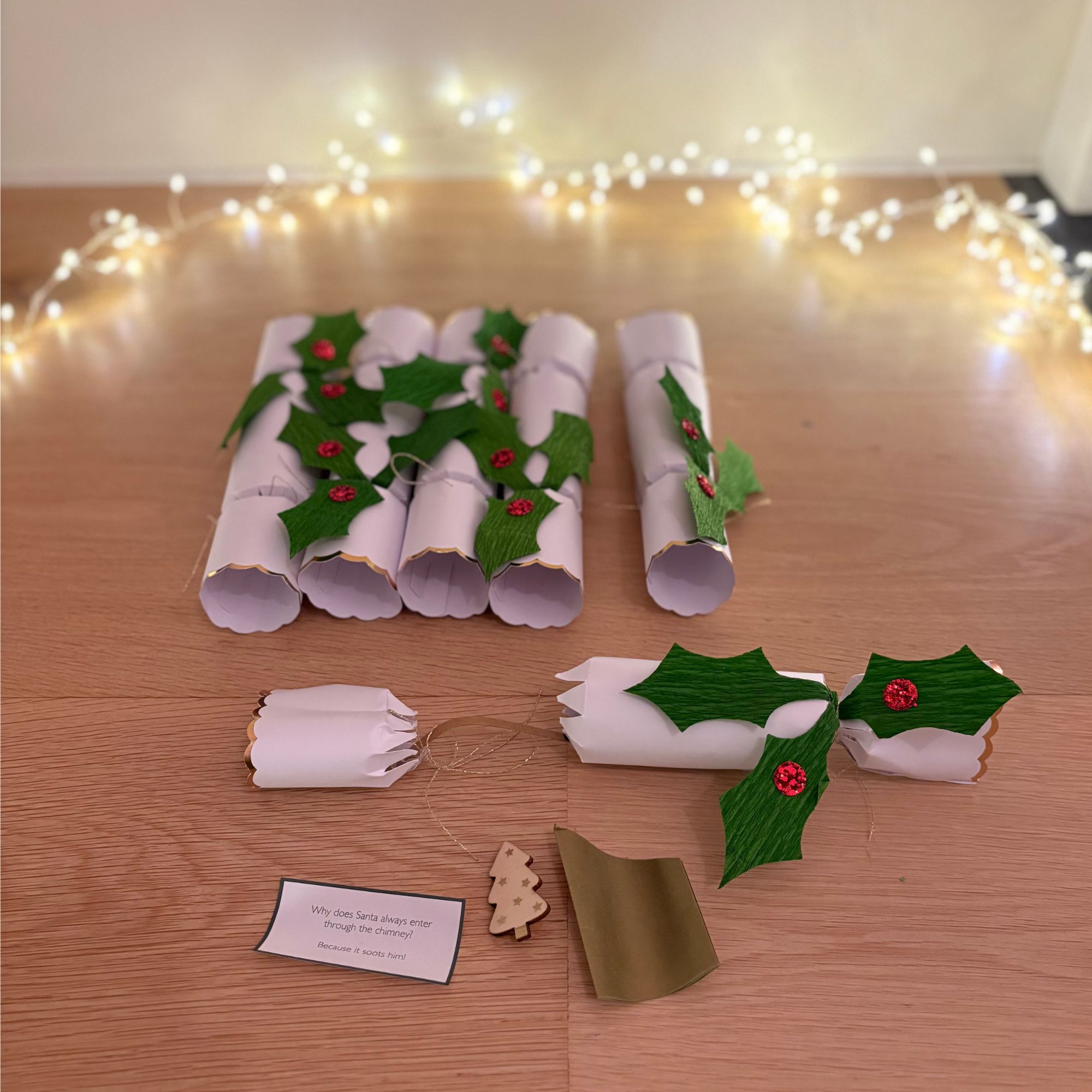 Meri Meri Holly Christmas Crackers