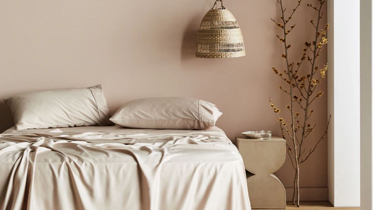 Eco-friendly brand Ettitude&#039;s Signature Sateen Sheet Set in pink bedroom