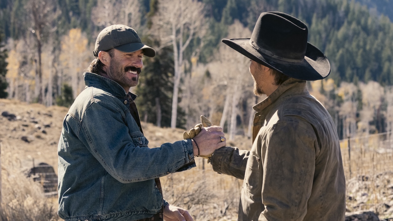 Kayce und Garrett geben sich in Staffel 1 der Marshals die Hand 