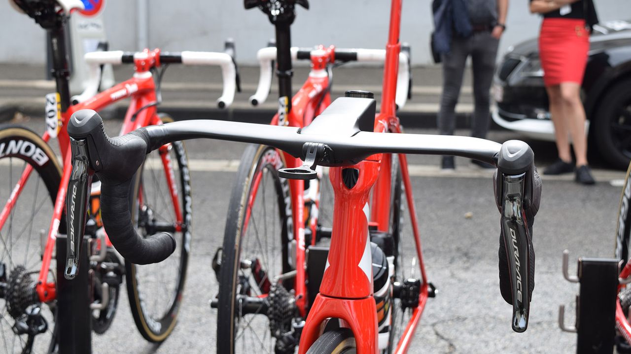 A look at the frontal area of the cockpit and narrow head tube of the aero frameset