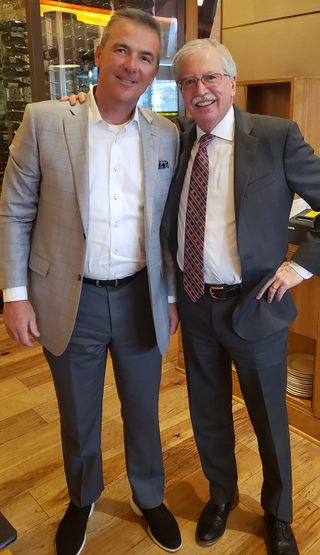 Big Buckeyes fan Dennis Wharton with former Ohio State football coach Urban Meyer (l.).