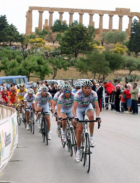 LPR Brakes leads the peloton in the final lap.