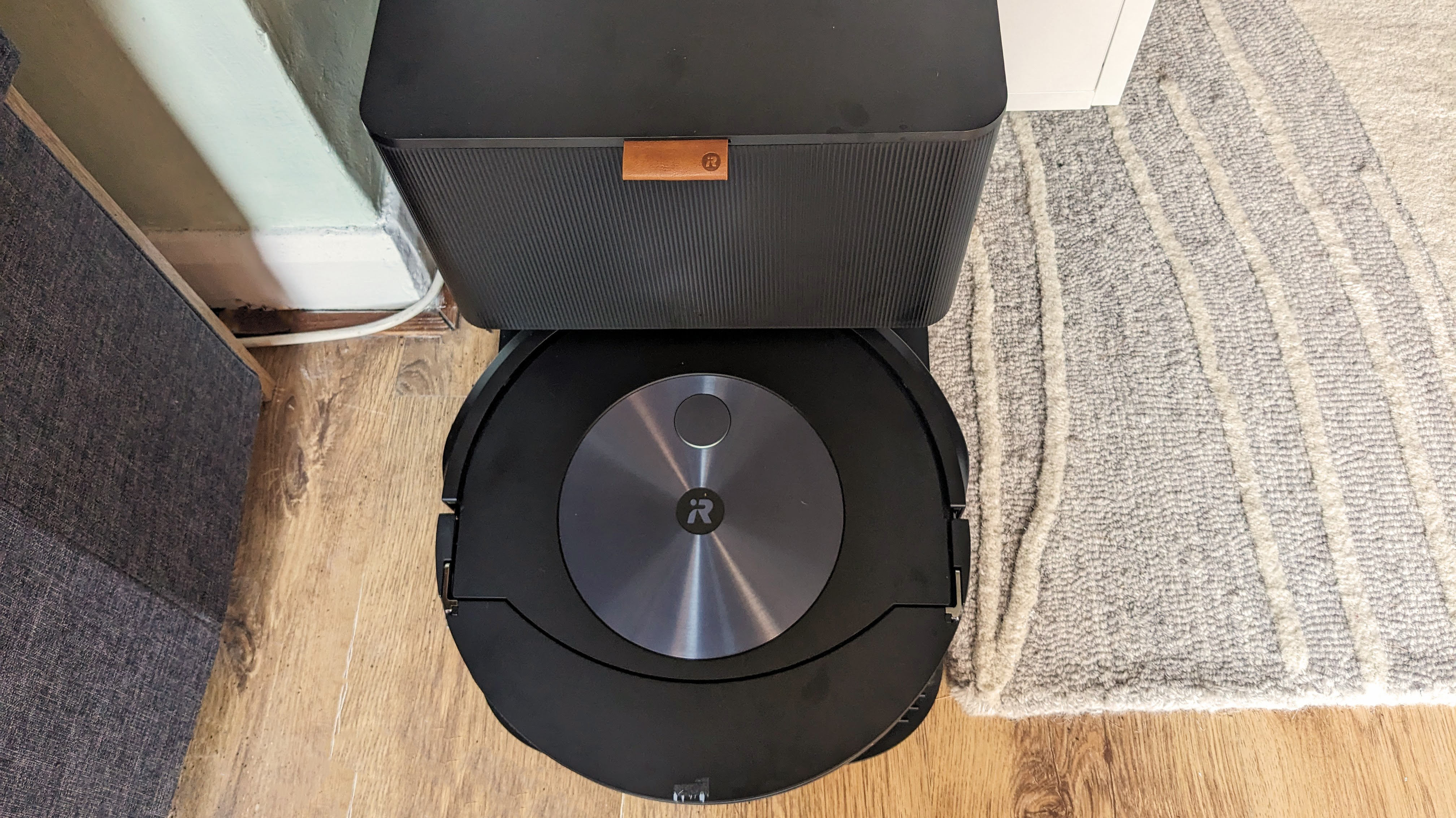 iRobot Roomba i7+ Hands On Review: This vacuum cleans itself
