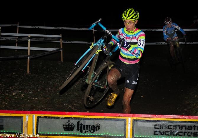 Emily Kachorek (#Ghetomoto) chasing the leaders at the barriers