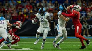 Arlington Renegades running back De'Veon Smith (2) runs during the inaugural XFL Championship between the D.C. Defenders and the Arlington Renegades at the Alamodome on May 13, 2023 