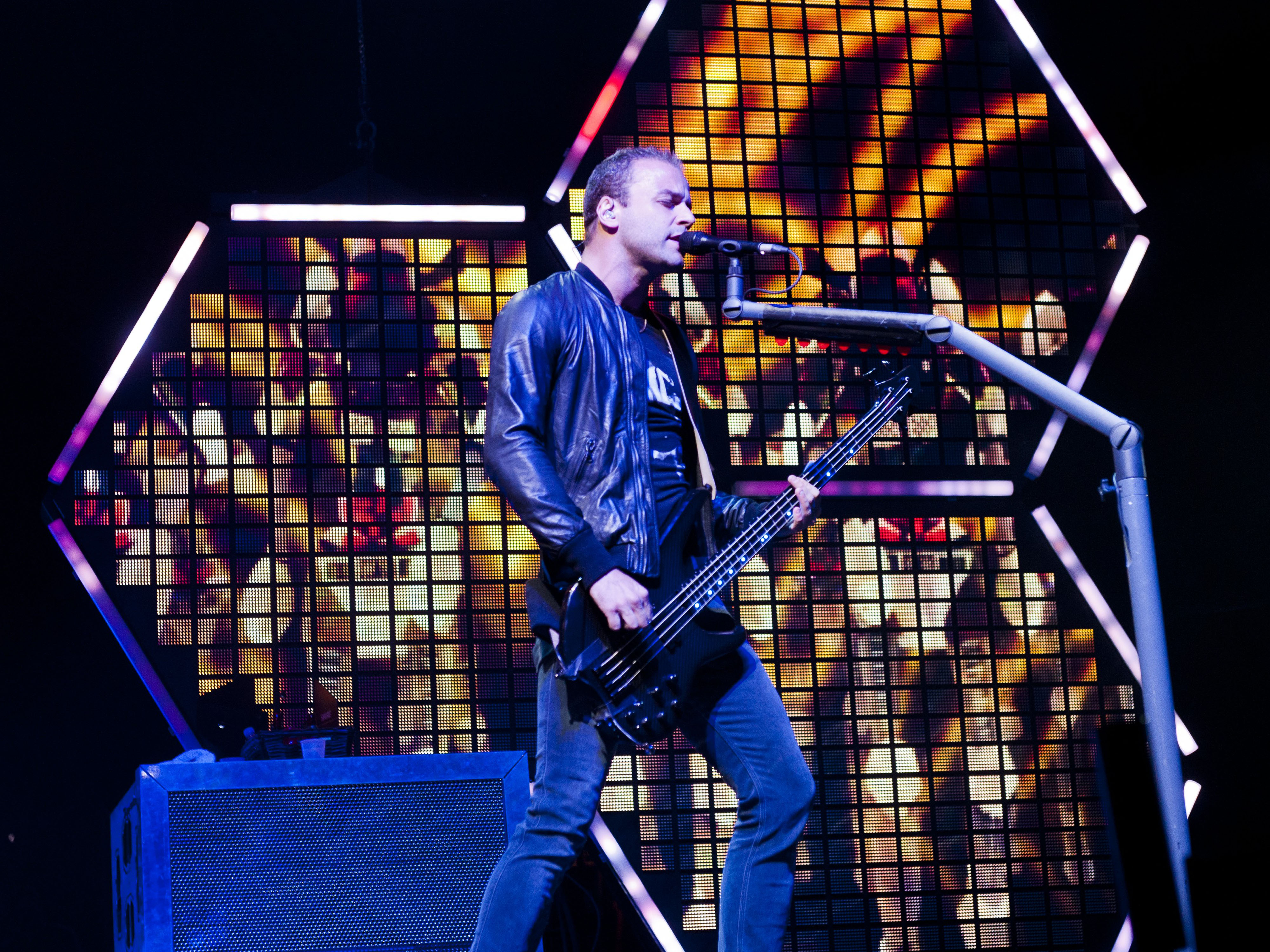 Dirty up that bass