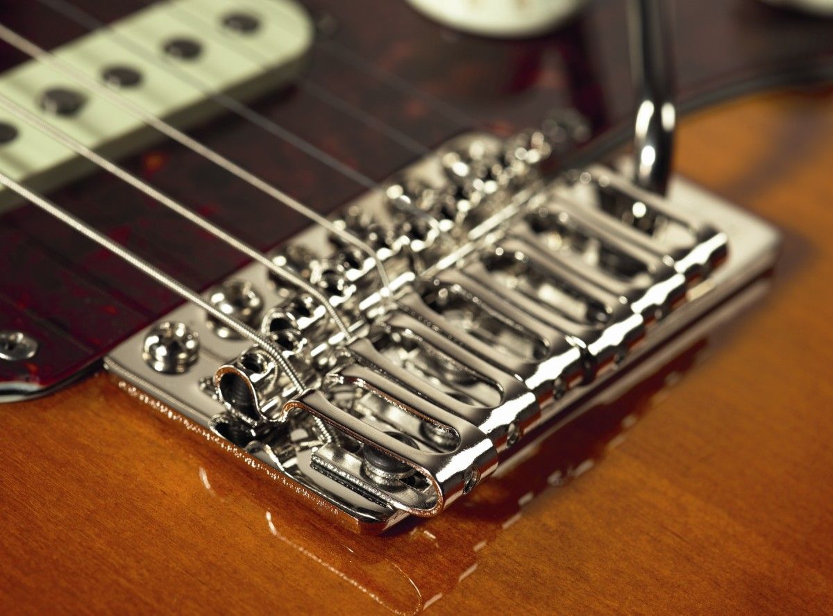 The Wilkinson VSV vibrato features rolled saddles for improved tone.