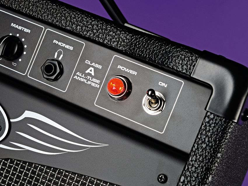 Peavey has opted for the classic-looking red jewel power indicator