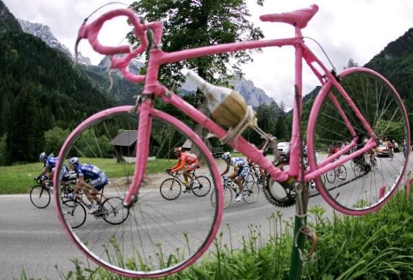 If push comes to shove, this could probably serve as a neutral bike for someone in the Giro peloton.