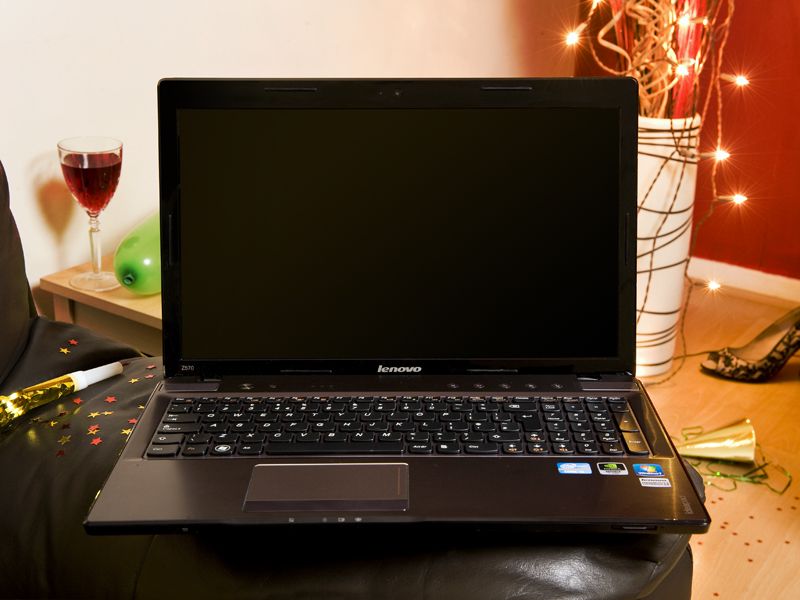 Lenovo Ideapad Z570 Photo Gallery and Official Pictures