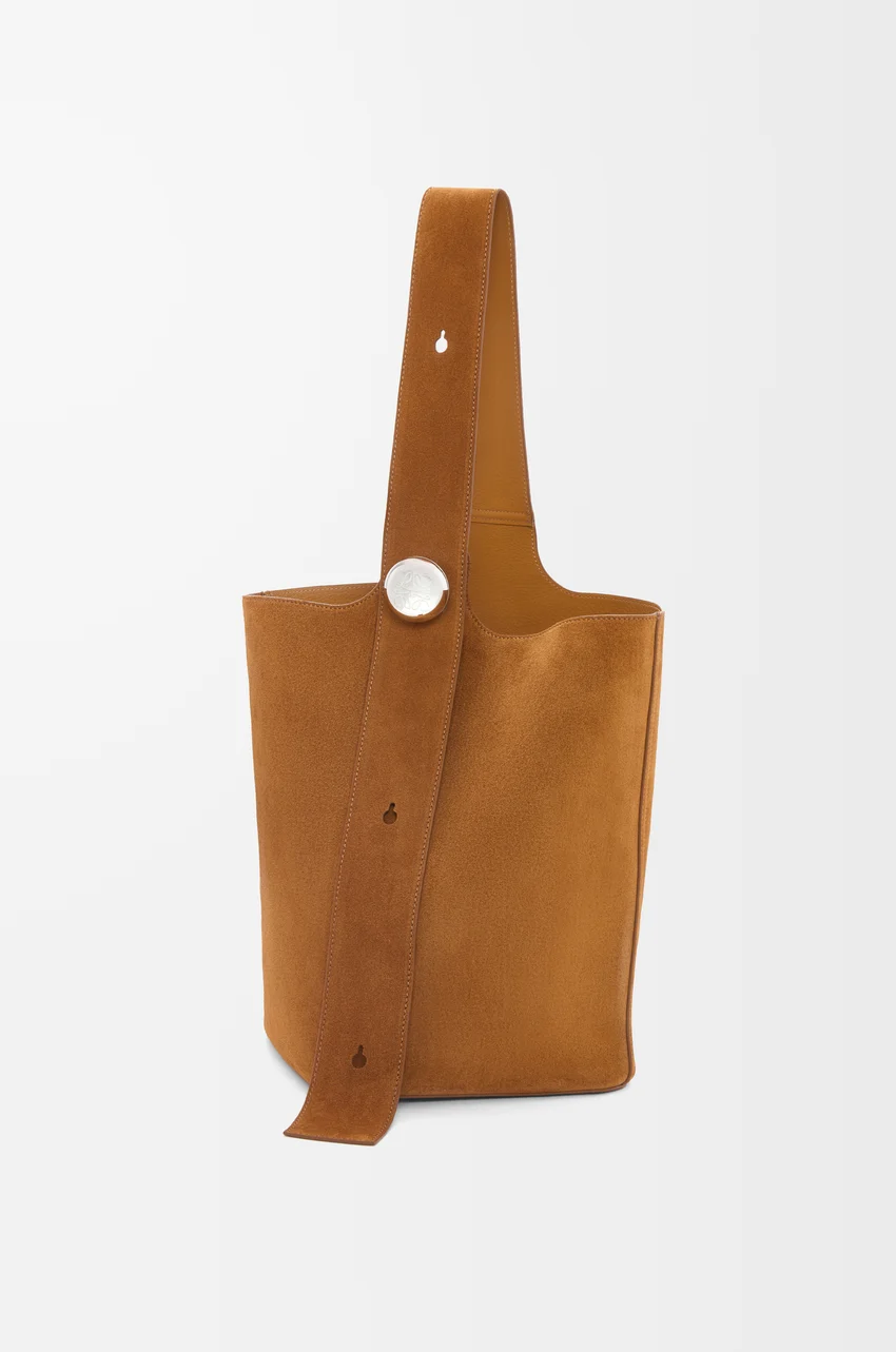 Loewe, Mini Pebble Bucket in Raffia and Calfskin