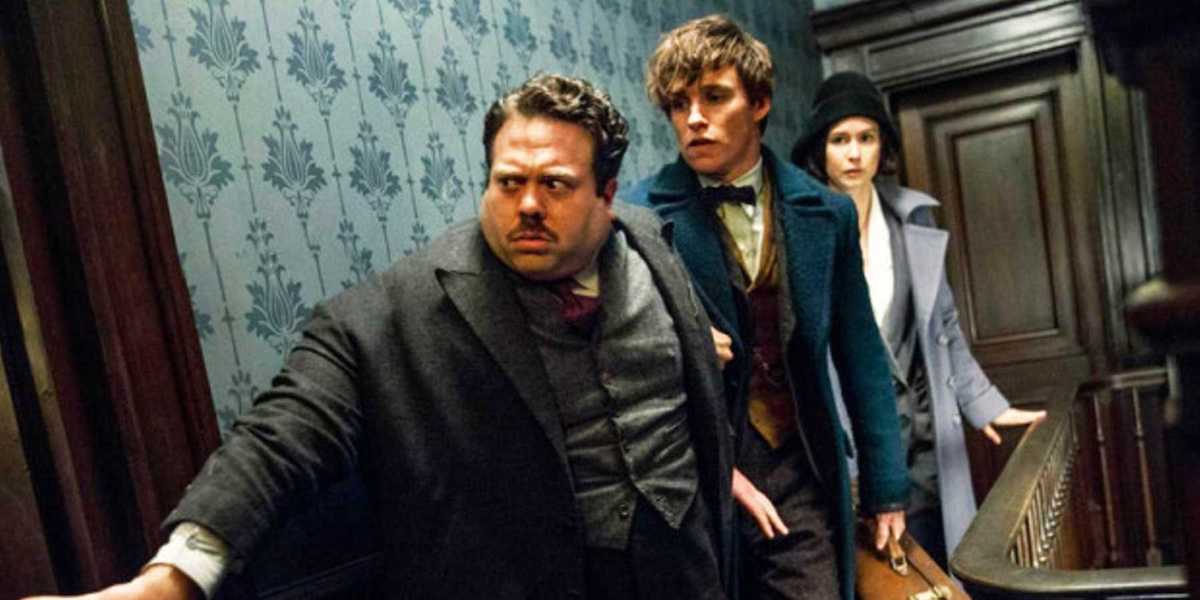 Jacob, Newt and Porpentina walk carefully down a hallway in &#039;Fantastic Beasts and Where To Find Them&#039;