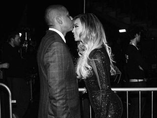 Beyonce gets a kiss from Jay-Z before the Brit Awards 2014.