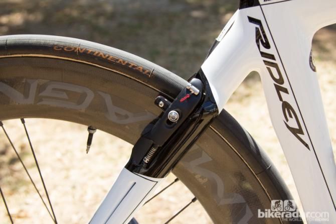 Blended into the seat stay, the rear brake is easy to look past. If only aerodynamics was based on what the wind could see&hellip;.