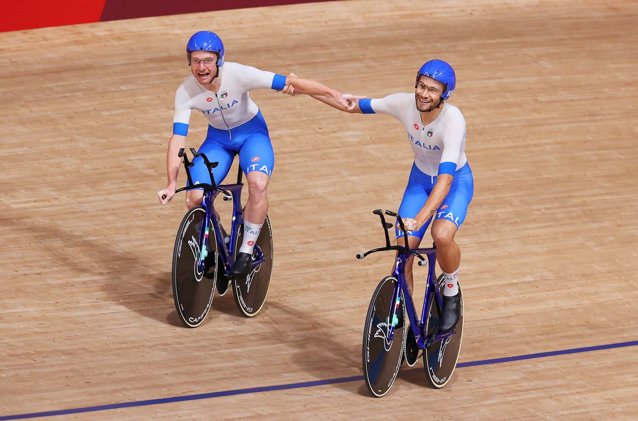 Filippo Ganna celebrates Team Pursuit victory in the Tokyo Olympics.