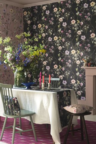 Hope & Bloom wallpaper, Woodchip & Magnolia in a dining room
