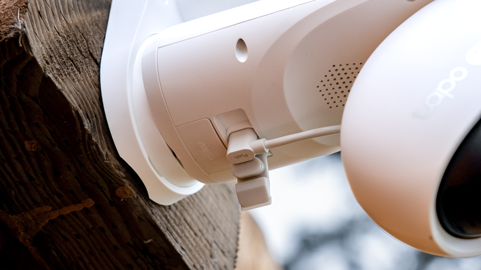 Close up of the socket and bracket of a TP-Link Tapo C660 Kit mounted on a fence.