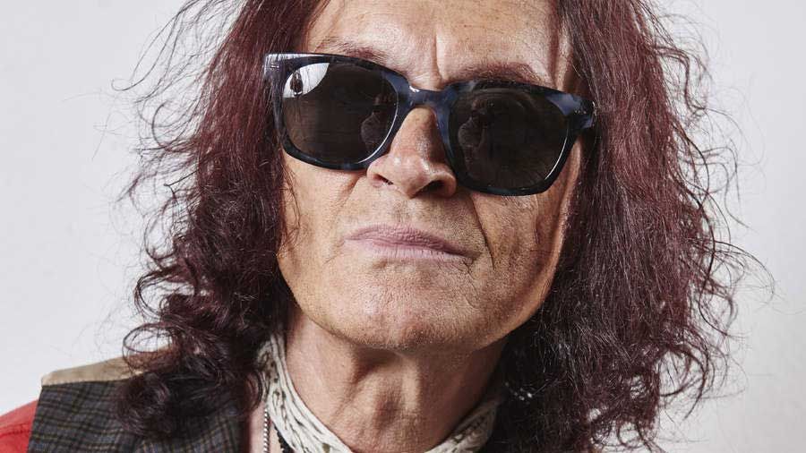 Glenn Hughes wearing sunglasses