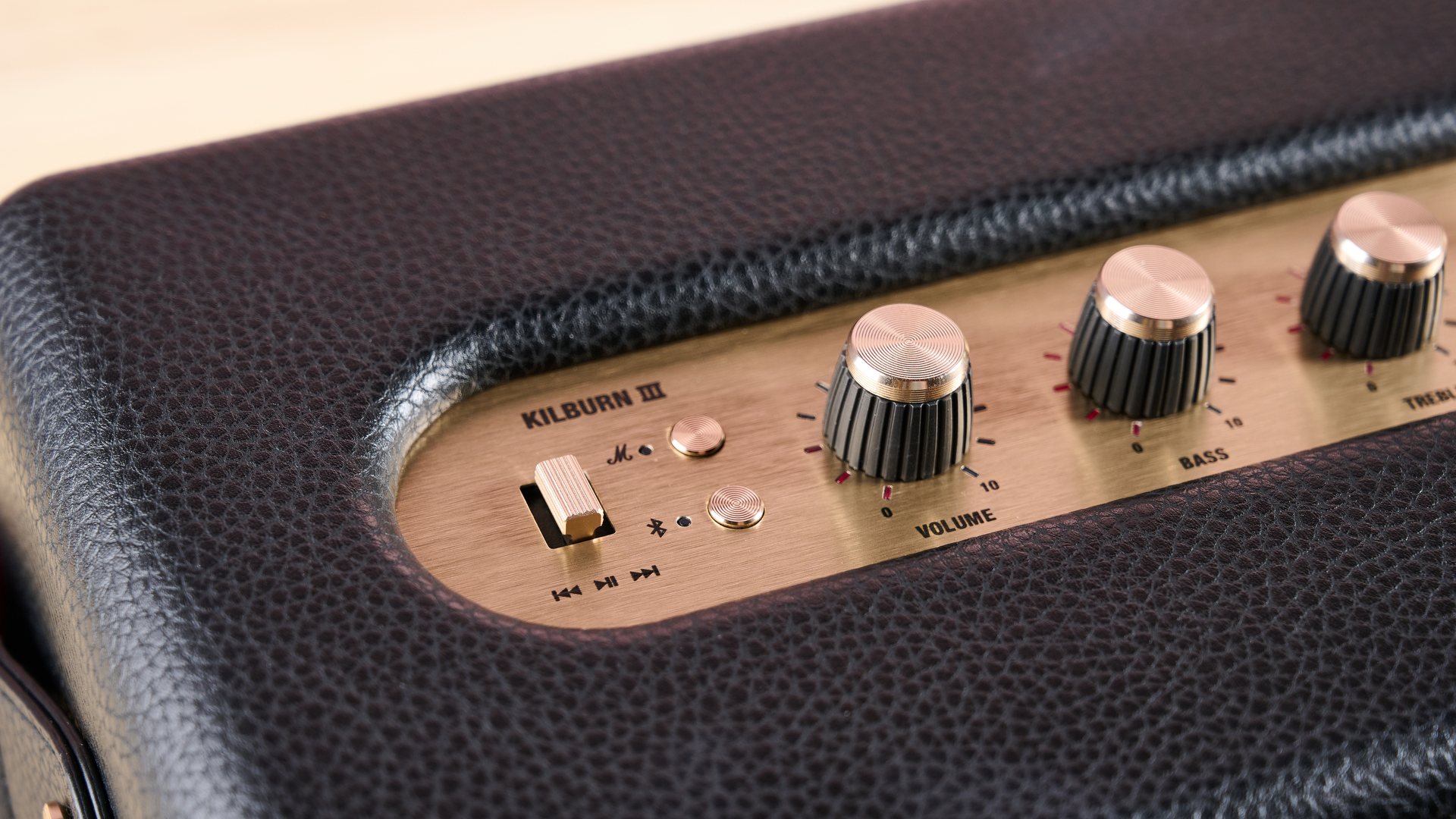 Tactile knobs on the Marshall Kilburn III
